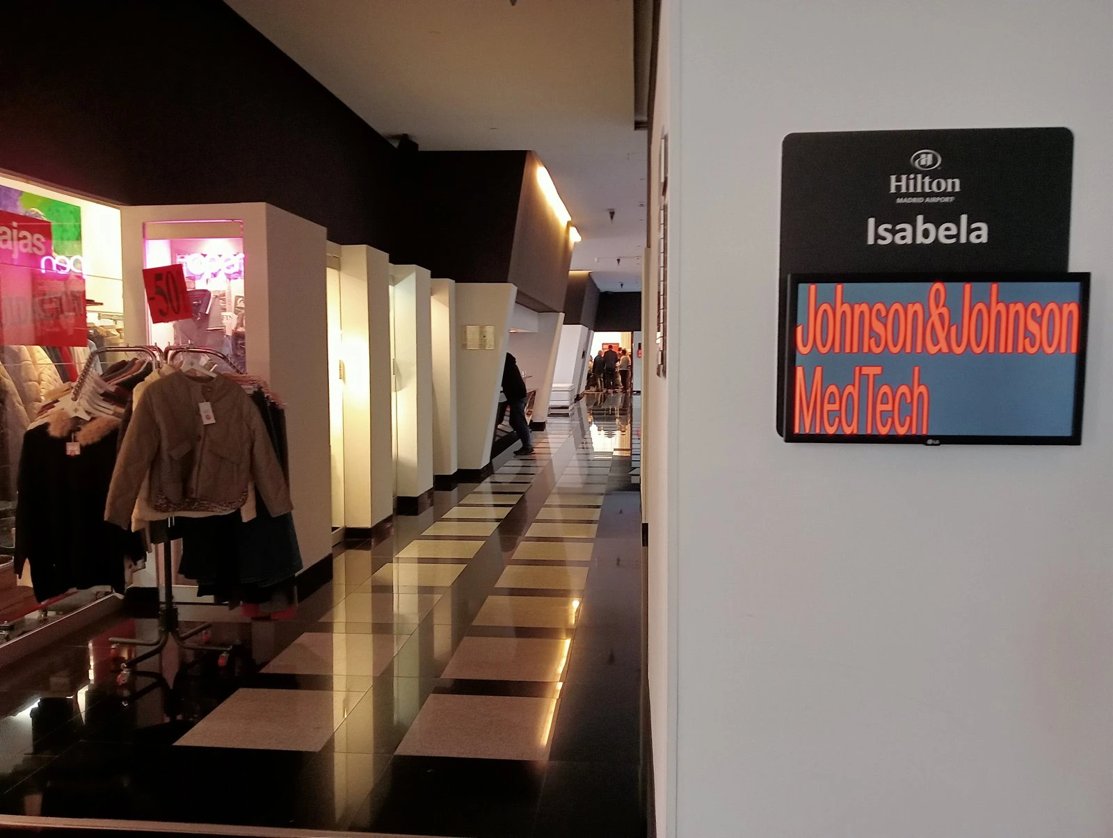 Acceso al salón del evento corporativo Johnson & Johnson