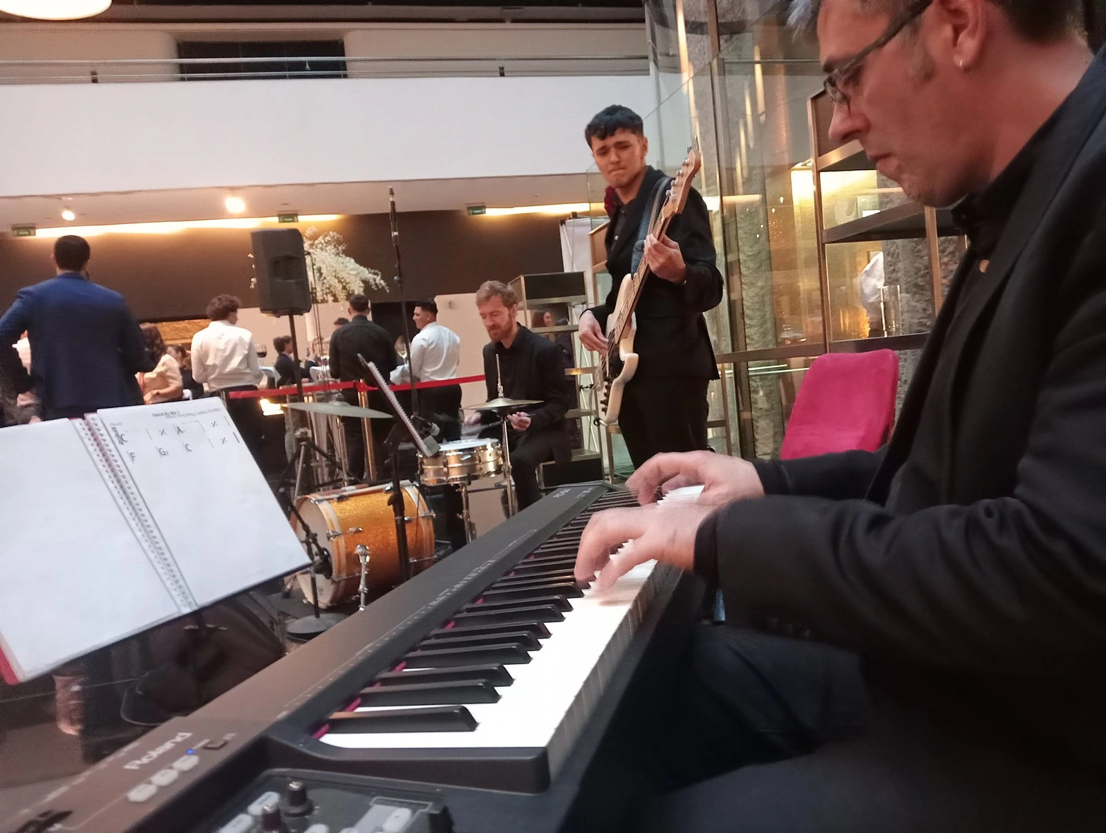 Interpretación al piano durante el evento